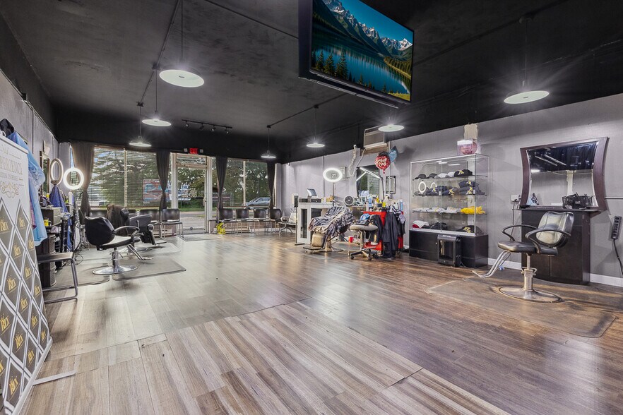 More Photos Of 700 N Union Ave, Alliance Freestanding For Sale