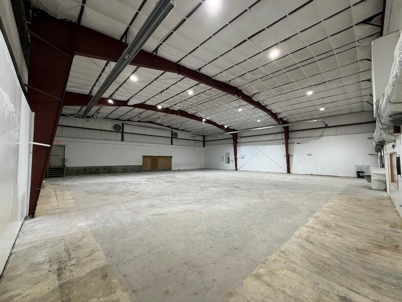 More Photos Of 2430 NY-32, New Windsor Warehouse For Lease
