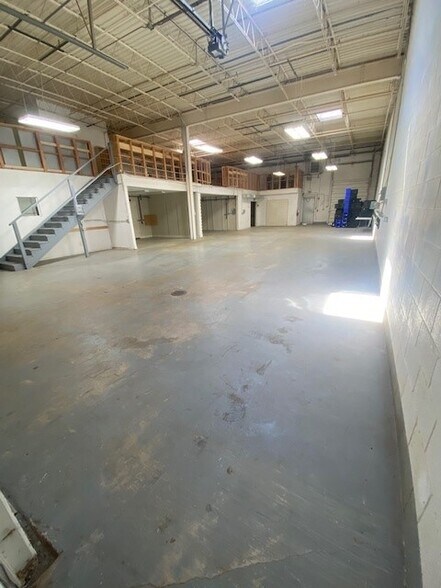 More Photos Of 7651-7657 W 100th Pl, Bridgeview Warehouse For Sale