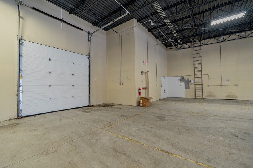 More Photos Of 500-520 N Westhill Blvd, Appleton Storefront Retail Office For Sale