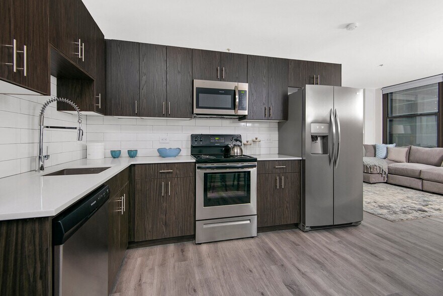 More Photos Of 182 W Lake St, Chicago Apartments For Lease