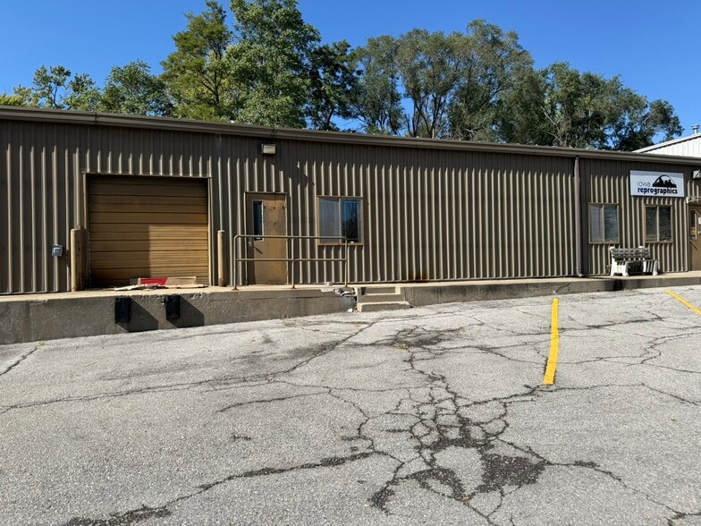 More Photos Of 11 College Ave, Des Moines Flex For Sale
