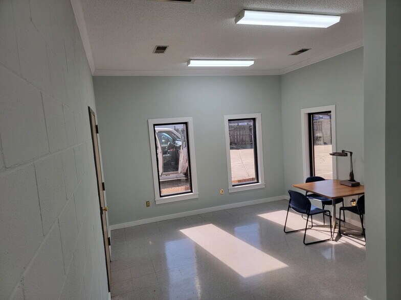 More Photos Of 1106 Goodale Ave, Camden Flex For Sale