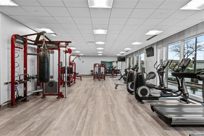 More Photos Of 9550 W Higgins Rd, Rosemont Office For Lease