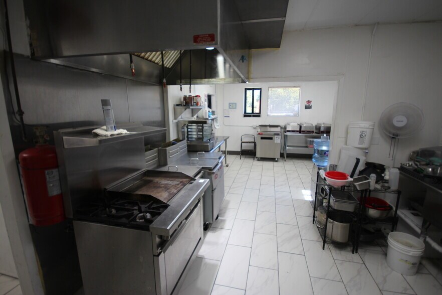 More Photos Of 5114 N Peoria Ave, Tulsa General Retail For Lease