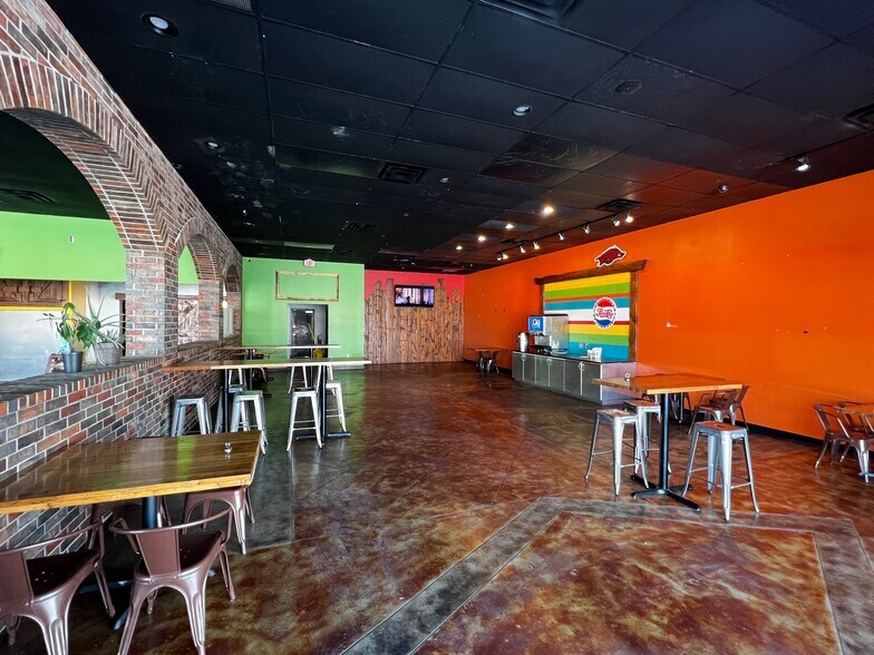 More Photos Of 1641 W 15th St, Fayetteville Freestanding For Lease