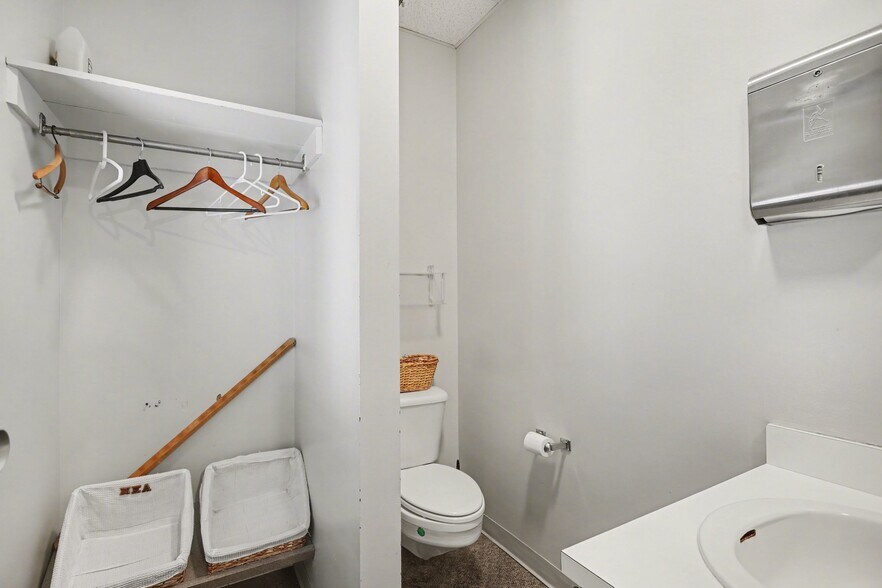 More Photos Of 400 Nationwide Dr, Harrisburg Medical For Sale