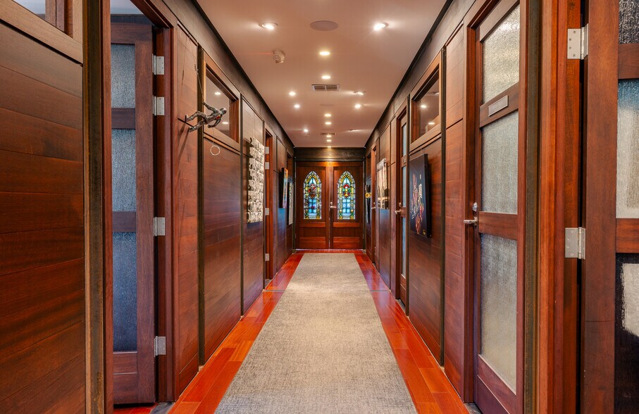 More Photos Of 733 E 12th 1/2 St, Houston Office For Sale