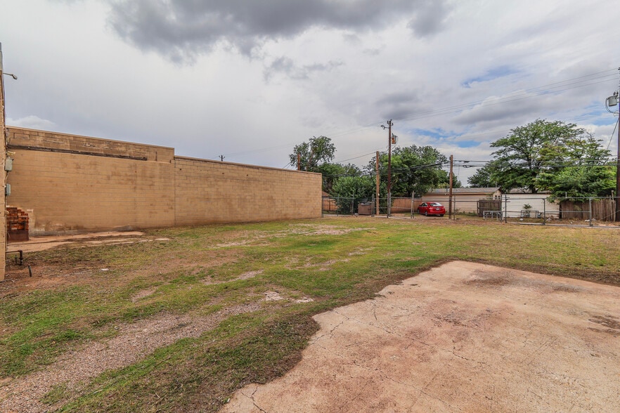 More Photos Of 3209 34th St, Lubbock Flex For Lease