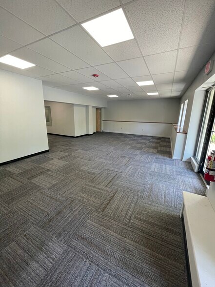 More Photos Of 11 S Main St, Sherborn Freestanding For Lease