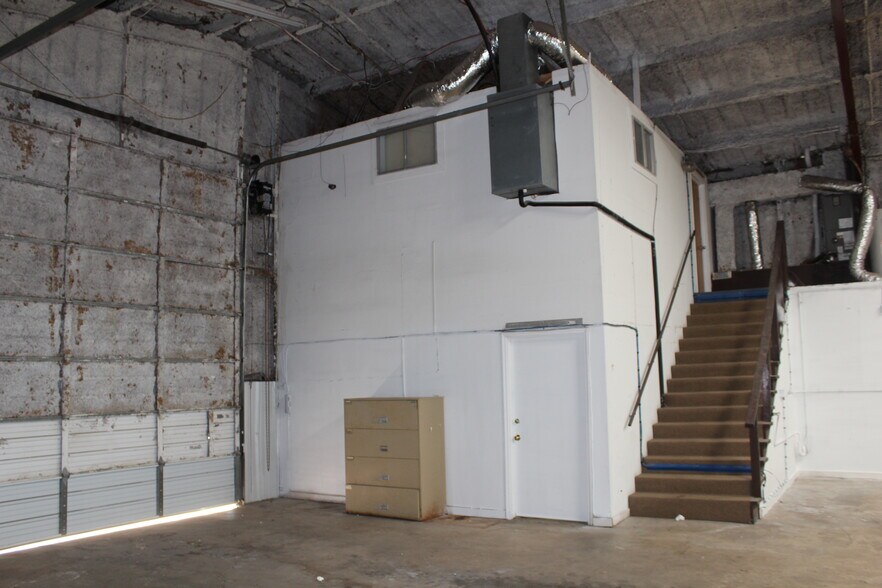 More Photos Of 5818 Kansas St, Houston Warehouse For Sale