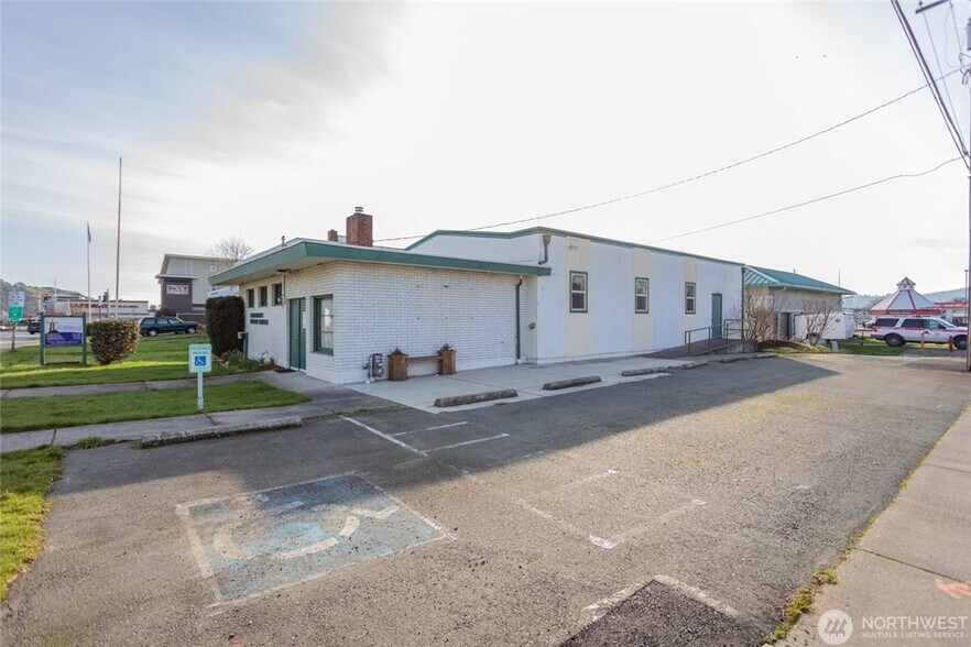 More Photos Of 1019 12th St, Anacortes Flex For Lease