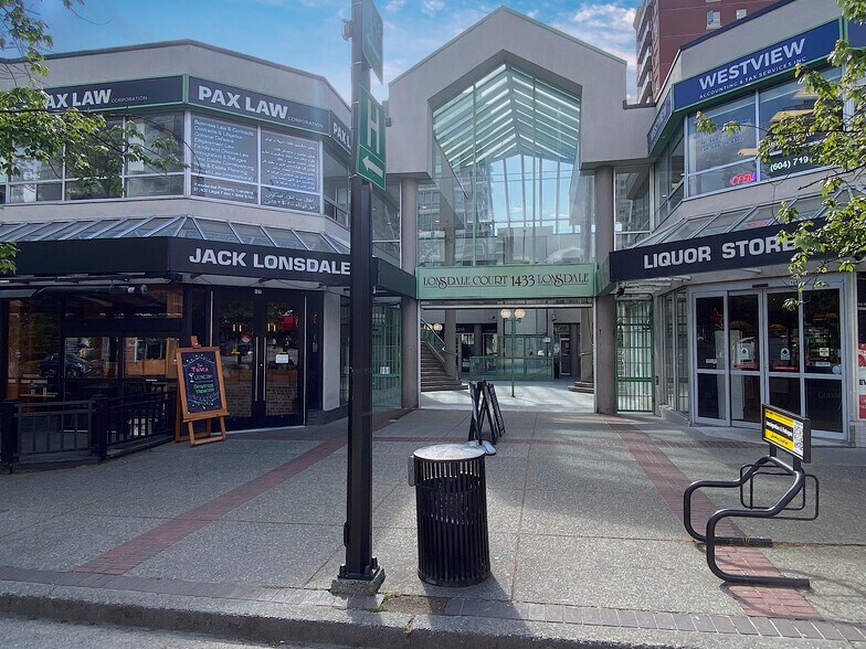 More Photos Of 1433 Lonsdale Ave, North Vancouver Storefront For Sale