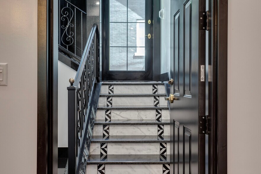 More Photos Of 11833 102 Ave NW, Edmonton Medical For Sale