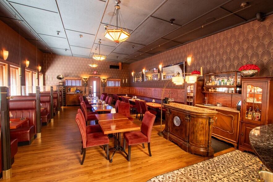 More Photos Of 638 SW 6th St, Redmond Restaurant For Sale