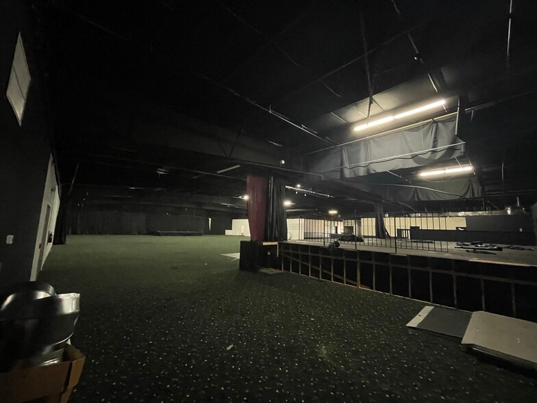 More Photos Of 134 Elm St, Anniston Freestanding For Lease