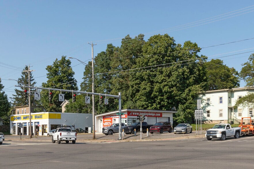 More Photos Of 203 E Broadway, Fulton Storefront Retail Office For Sale