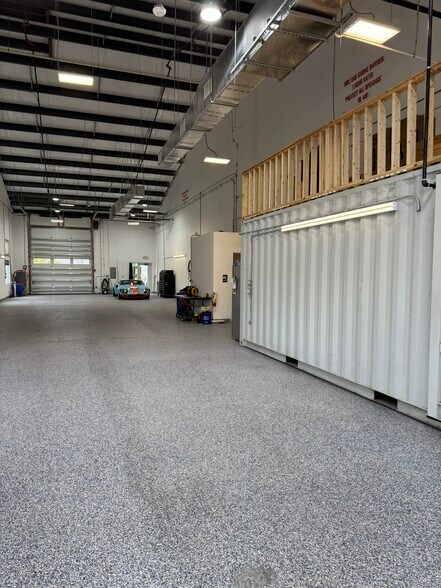 More Photos Of 3939 Tollhouse Dr, Naples Warehouse For Lease