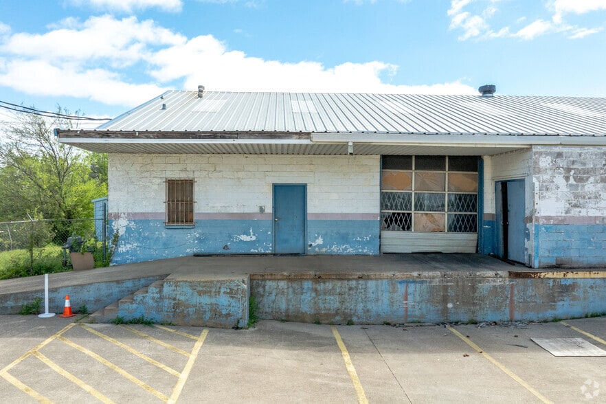 More Photos Of 201 Exposition St, Denton Warehouse For Sale