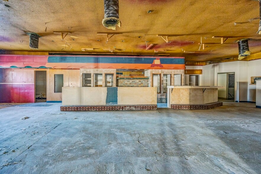 More Photos Of 101 S Gum St, Kennewick Sports And Entertainment For Sale