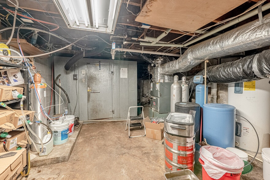 More Photos Of 127 W Main St, Belleville Restaurant For Sale
