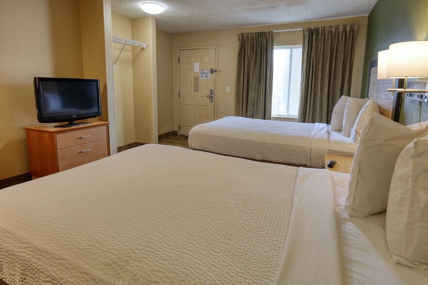 More Photos Of 150 Valley Wood Dr, Spring Hotel For Sale