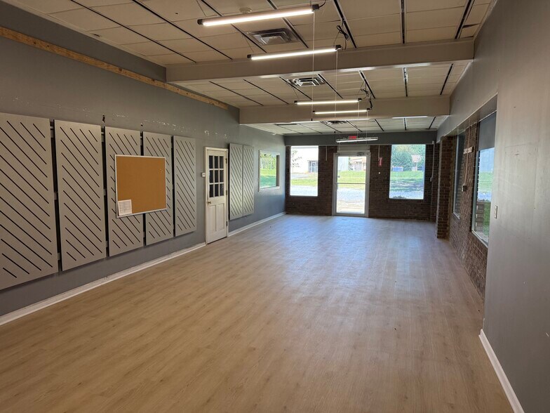 More Photos Of 1865 US 41 Hwy SW, Calhoun Industrial For Lease