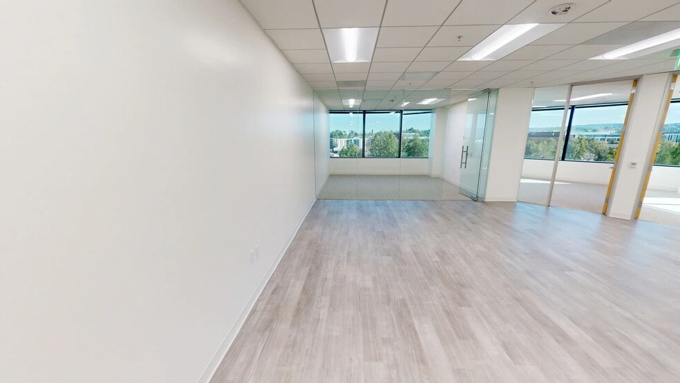 More Photos Of 21550 Oxnard St, Woodland Hills Office For Lease