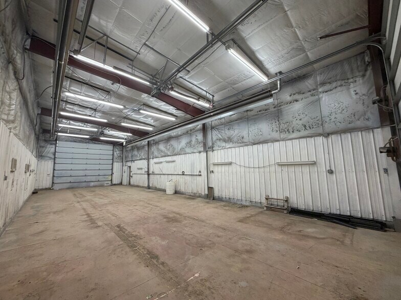More Photos Of 800 S Smith Rd, Riverton Industrial For Lease