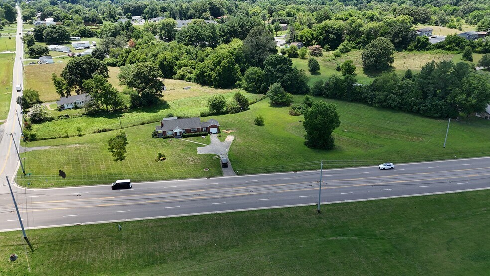 More Photos Of 5207 N Roan St, Gray Specialty For Sale