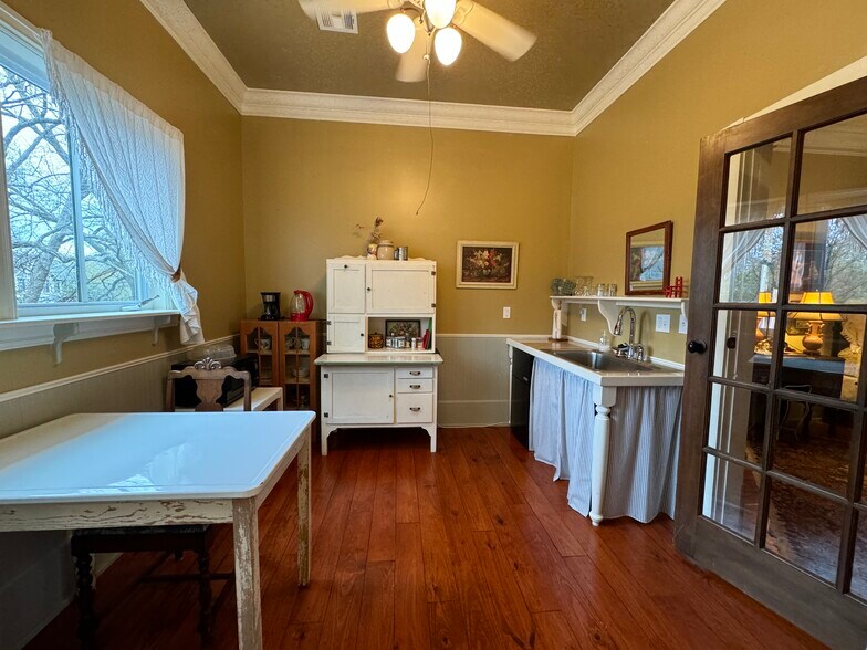 More Photos Of 224 W Chickasaw St, Tahlequah Hospitality For Sale