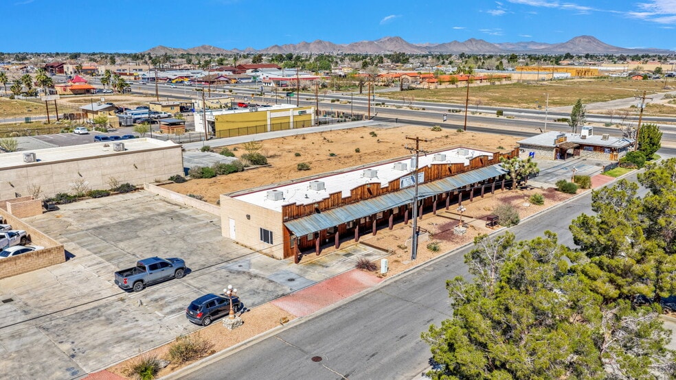 More Photos Of 13600 Hitt Rd, Apple Valley General Retail For Sale