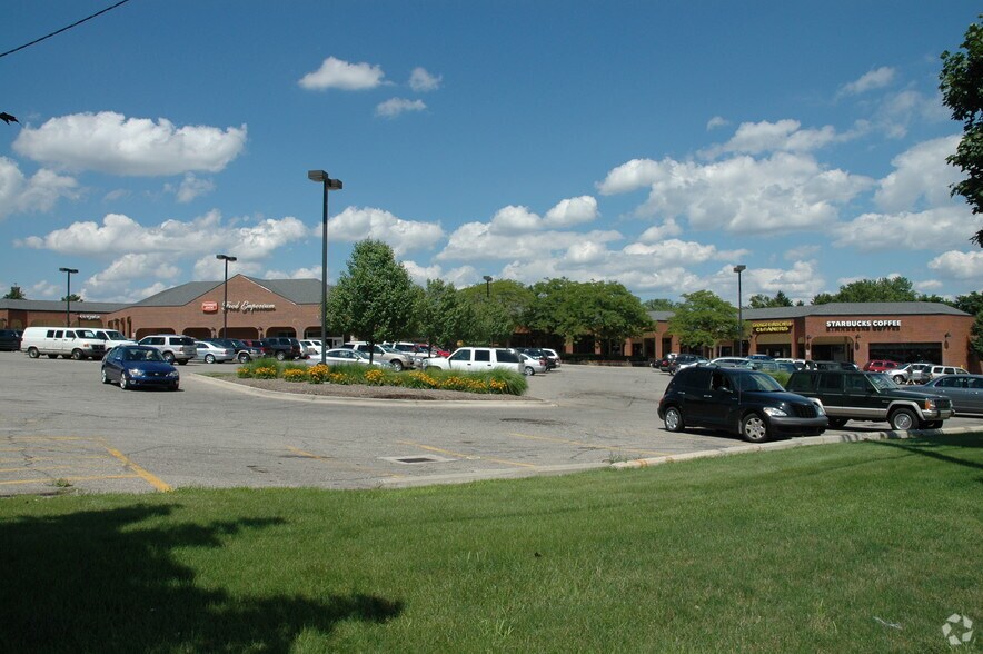 Primary Photo Of 3596 W Maple Rd, Bloomfield Hills Freestanding For Lease