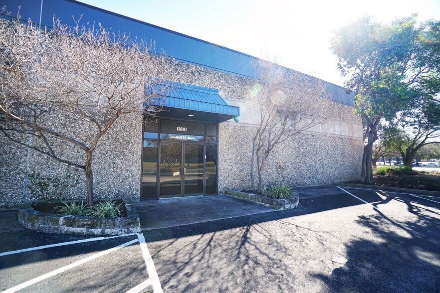 More Photos Of 10405 Metric Blvd, Austin Warehouse For Lease