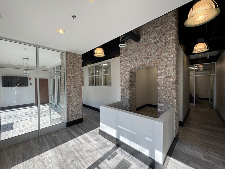 More Photos Of 115 E Park Ave, Charlotte Office Residential For Lease