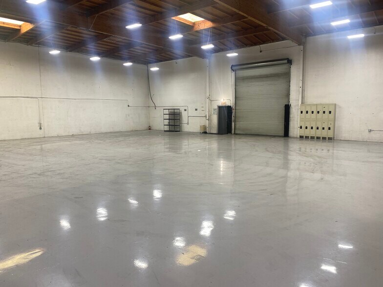 More Photos Of 510 Goetz Ave, Santa Ana Warehouse For Lease