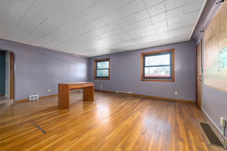 More Photos Of 5203 Turney Rd, Garfield Heights Bar For Sale