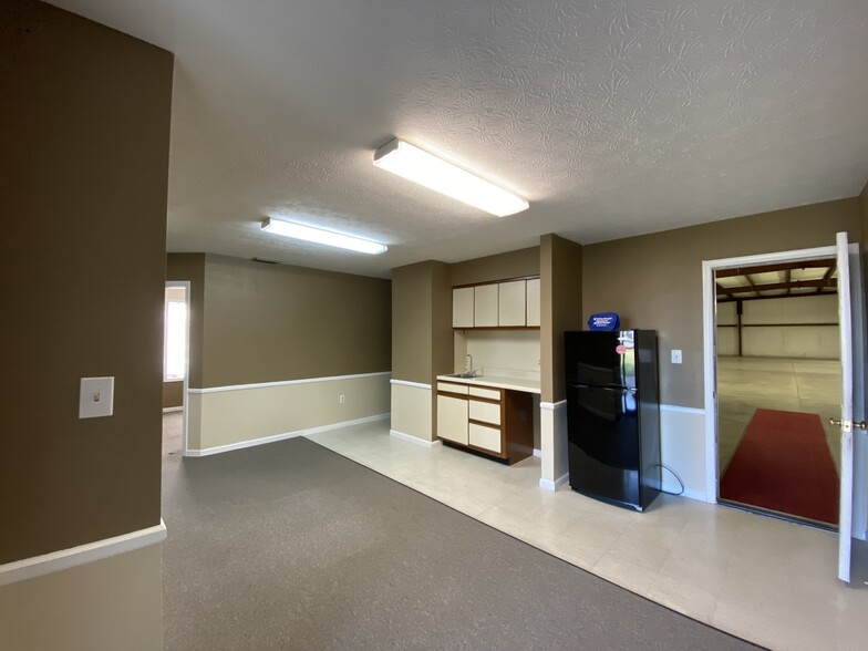 More Photos Of 275 McGhee Rd, Winchester Manufacturing For Lease