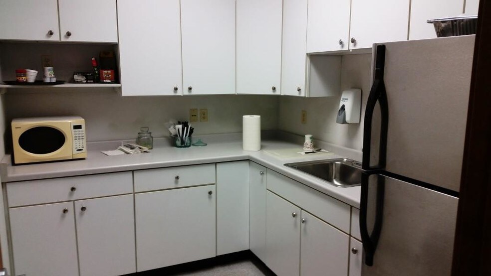 More Photos Of 1833 Executive Dr, Oconomowoc Industrial For Lease