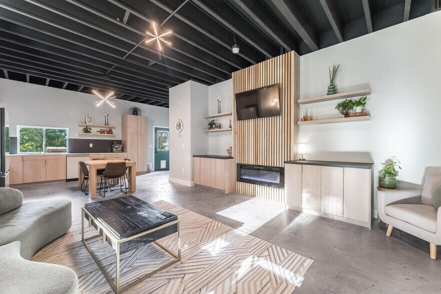 More Photos Of 13870 HWY 279, Gravette Flex For Sale