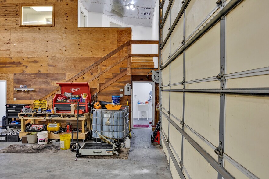 More Photos Of 3548 Cumberland Rd, Cumberland Warehouse For Sale