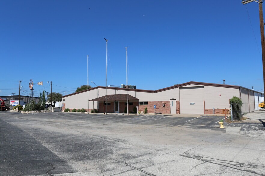 More Photos Of 706 Knickerbocker Rd, San Angelo Manufacturing For Lease