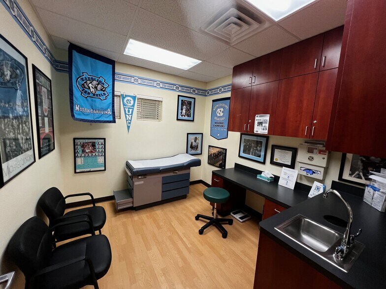 More Photos Of 1325 W Northwest Hwy, Grapevine Medical For Lease