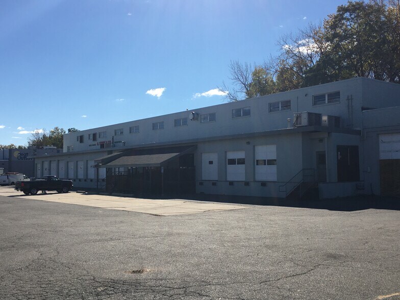 More Photos Of 60 Avocado St, Springfield Distribution For Lease