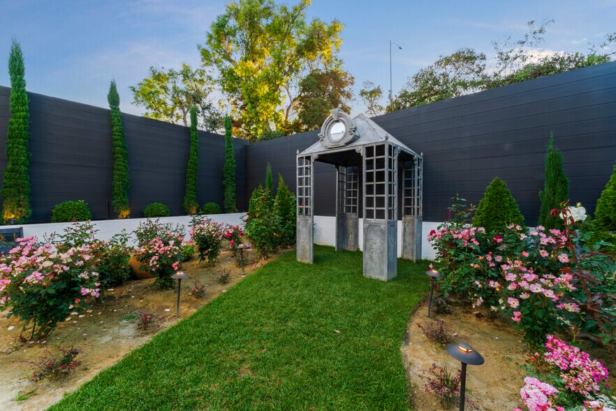 More Photos Of 281 W Main St, Ventura Storefront Retail Residential For Sale