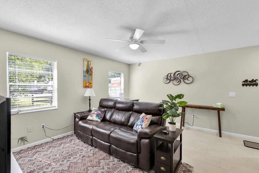 More Photos Of 2621 SW 33rd Ave, Ocala Apartments For Sale