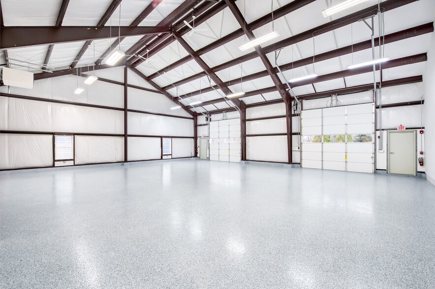 More Photos Of 77 Queens Ln, East Hampton Light Distribution For Lease