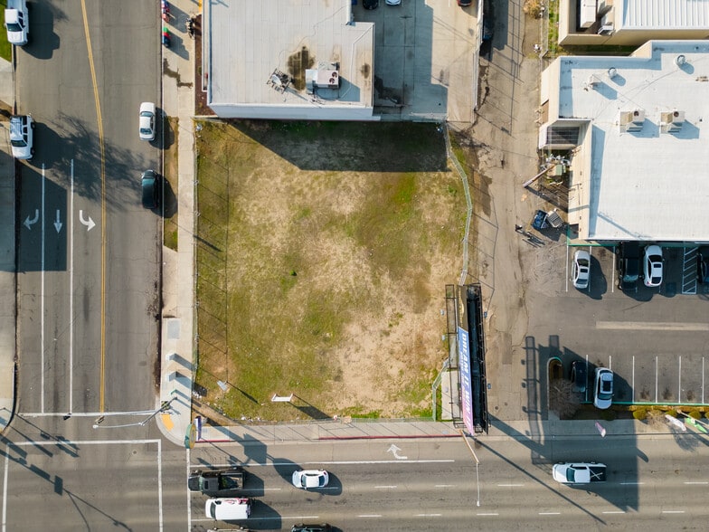 More Photos Of 7315 N Blackstone Ave, Fresno Freestanding For Lease