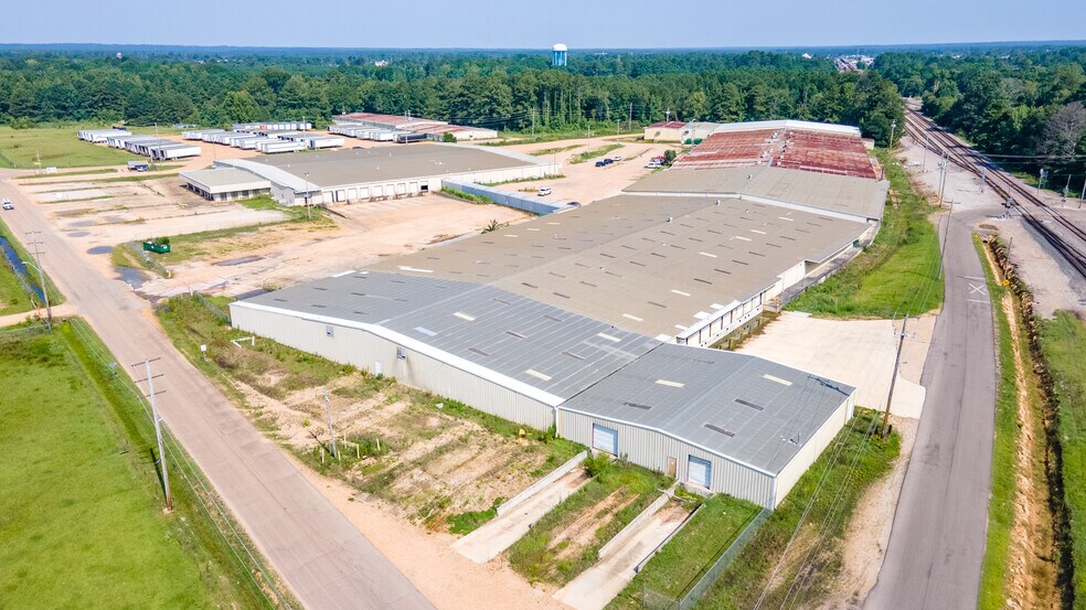 More Photos Of 60063 Puckett Dr, Amory Manufacturing For Sale