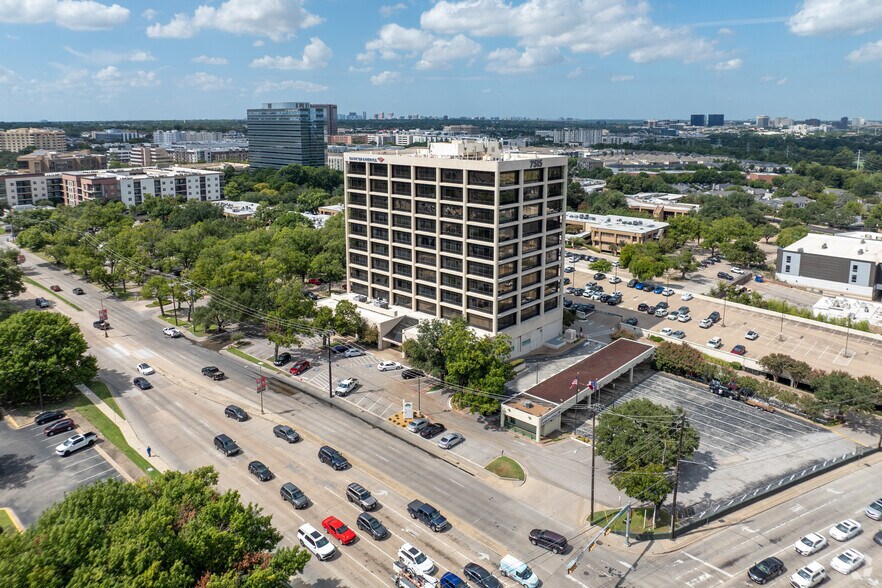 More Photos Of 7515 Greenville Ave, Dallas Medical For Lease